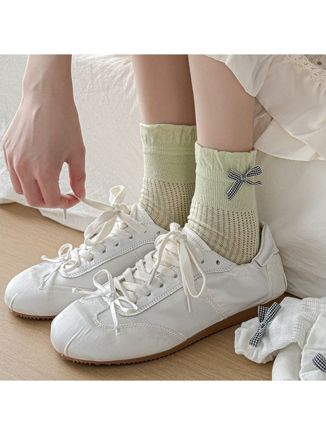 Rufia - Bow Trim Ribbed Ankle Socks product image 2