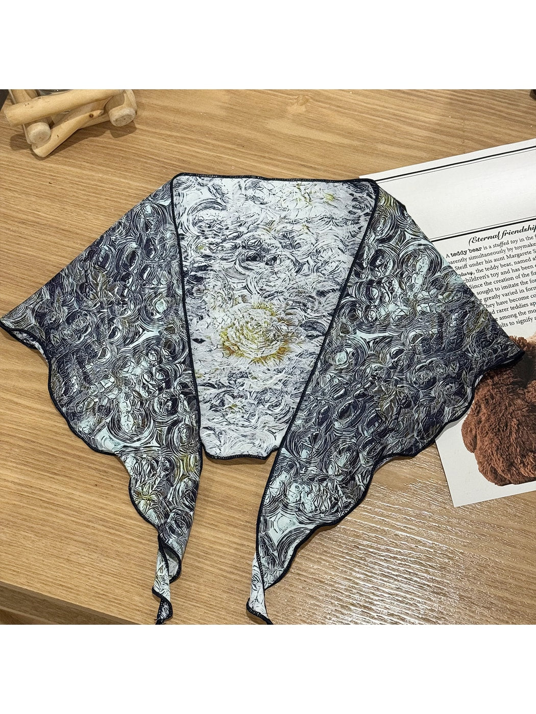 Scarvii - Printed Twill Pattern Triangle Bandana