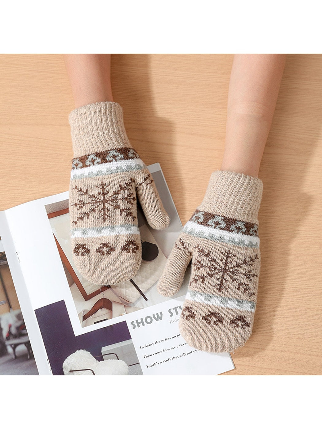 Gloving - Women's Snowflake Jacquard Knit Winter Mittens