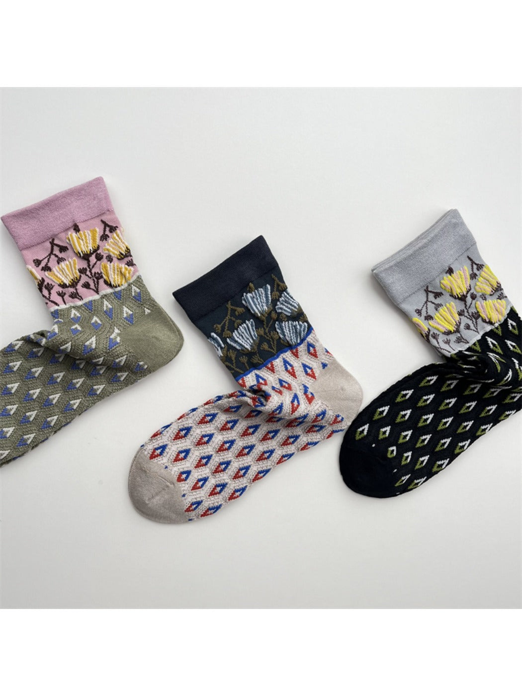 Rufia - Boho Diamond Pattern Mid-Crew Socks