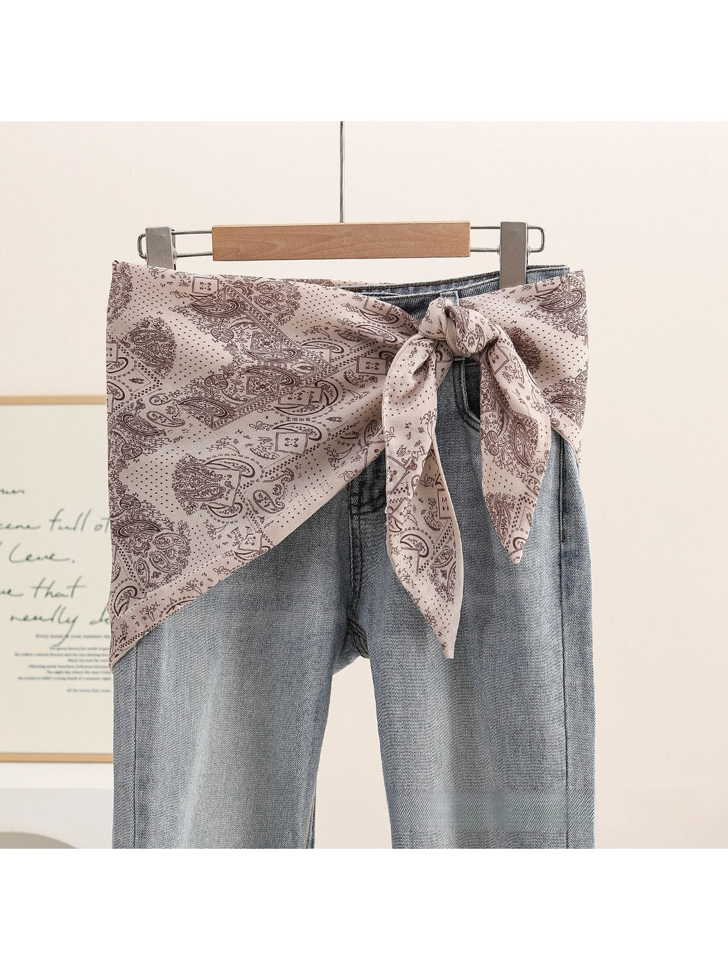 Scarvii - Retro Paisley Pattern Triangle Waist Scarf