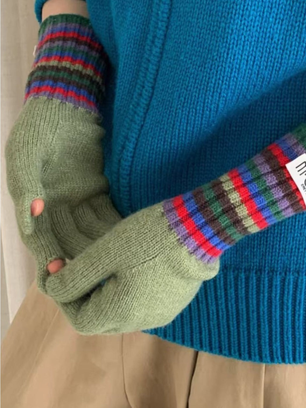 Gloving - Full-Cover Knitted Gloves with Rainbow Color-Block Stripe