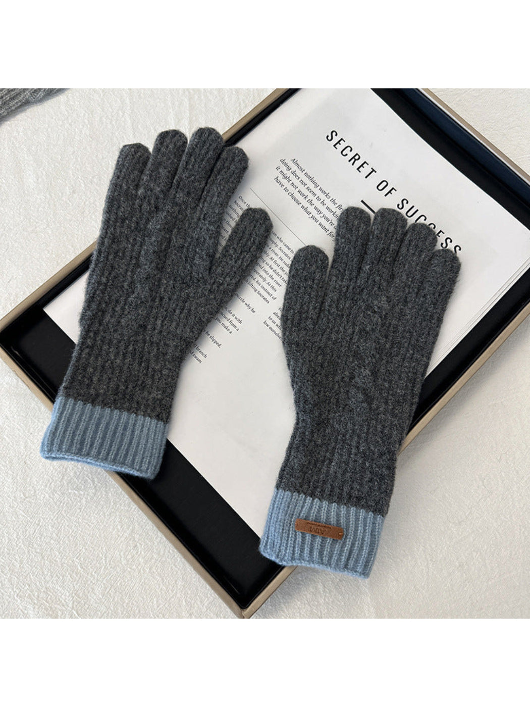 Gloving - Cable Knit Colour Cuff Winter Gloves