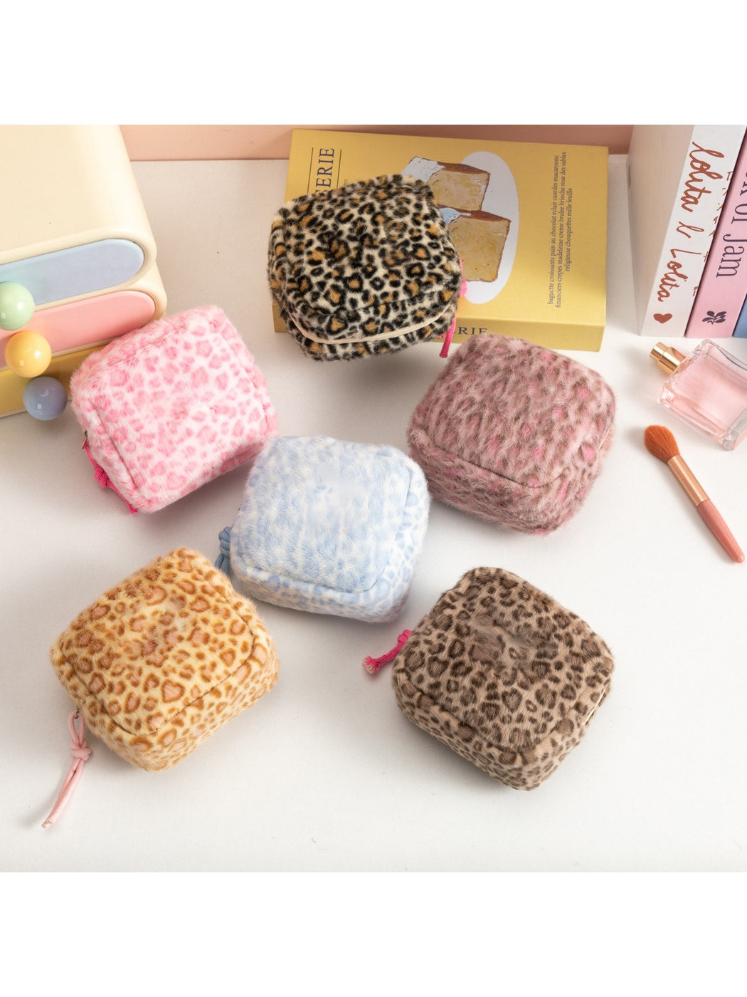 Cosbai - Simple and Stylish Leopard Print Zip Pouch