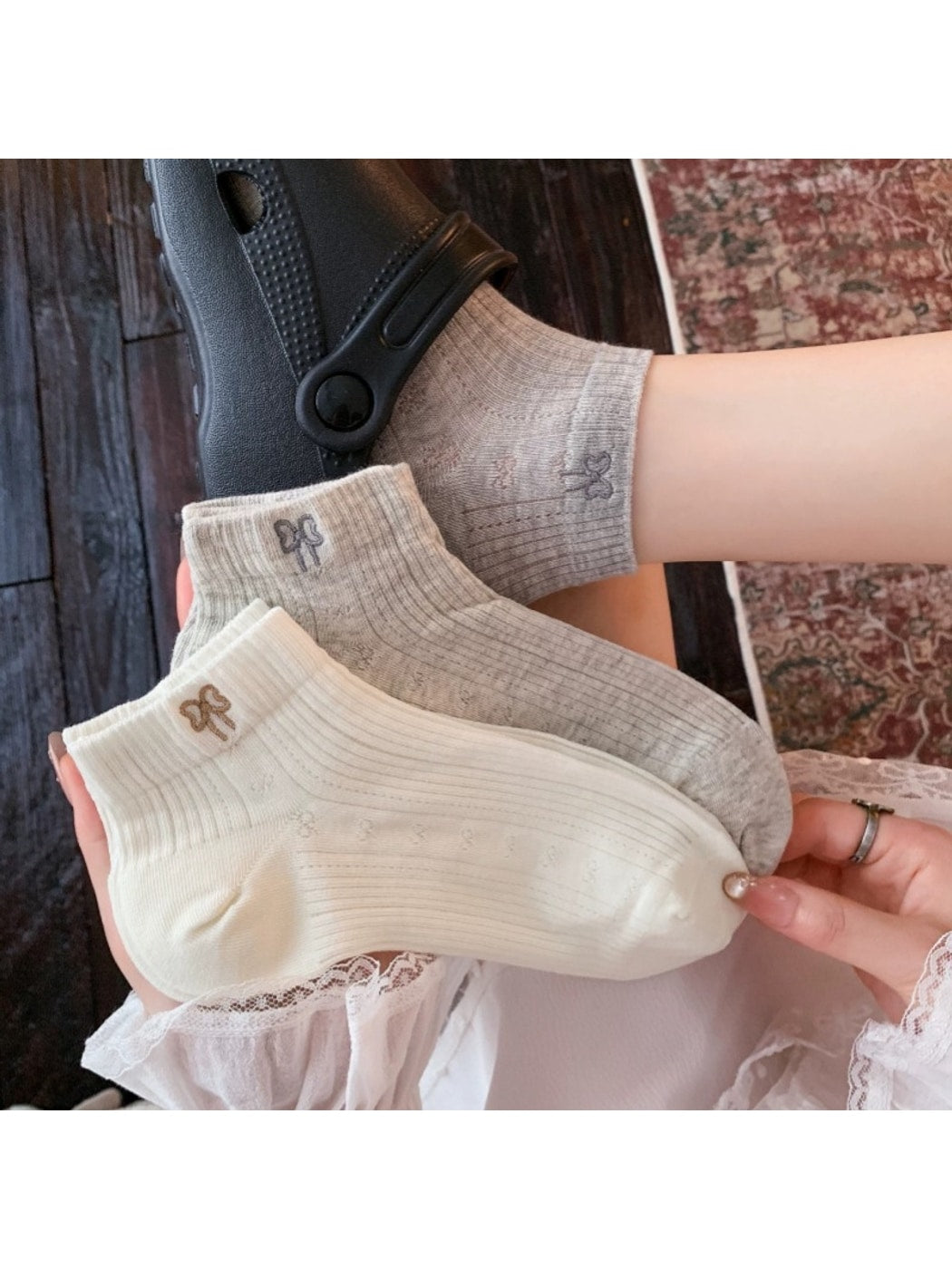 Rufia - Muted Ribbed Bow Pattern Ankle Socks