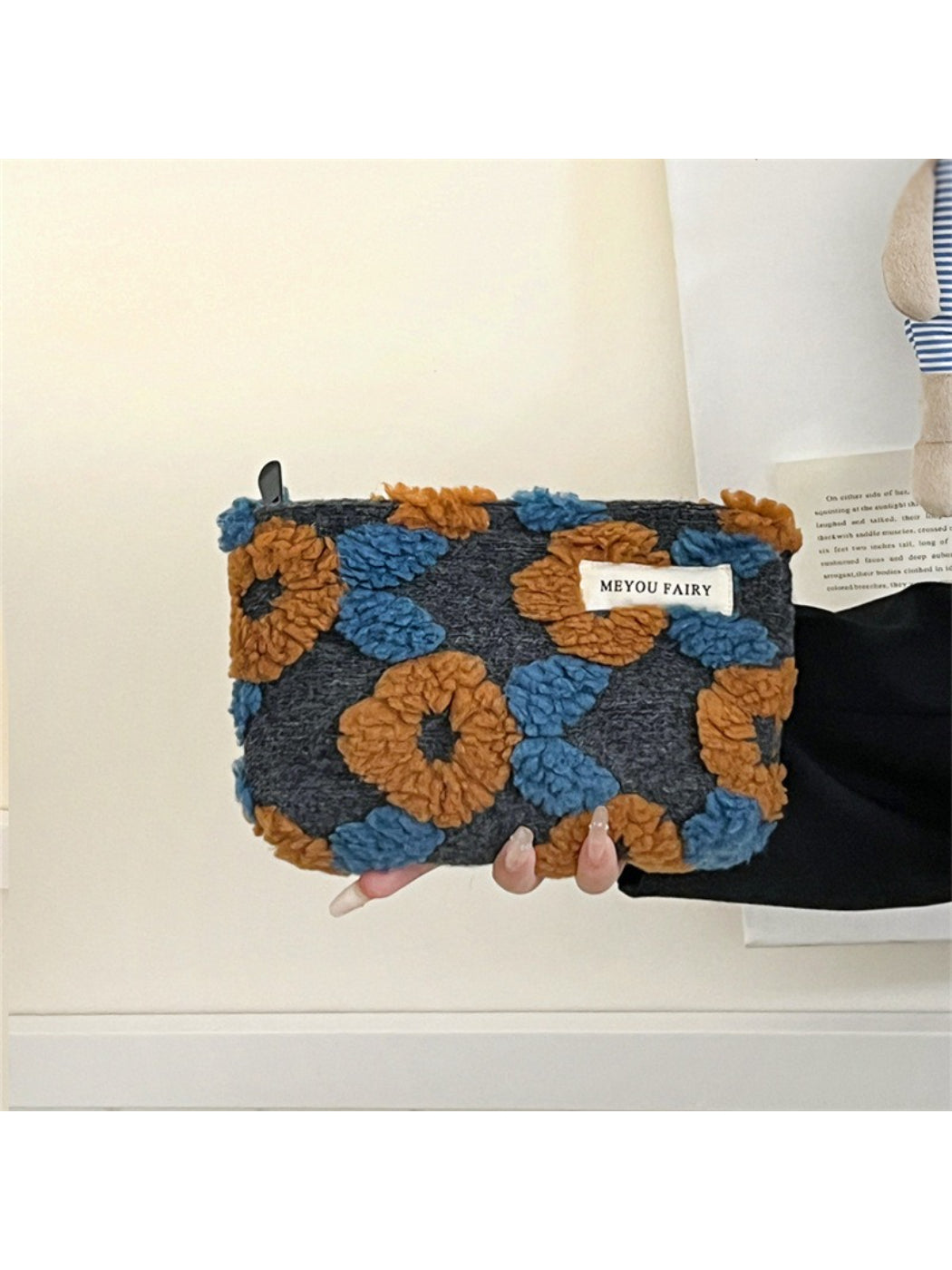 Cosbai - Plush Retro Flower Pouch
