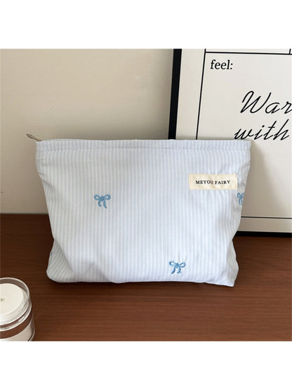 Cosbai - Simple Makeup Pouch with Bow Print