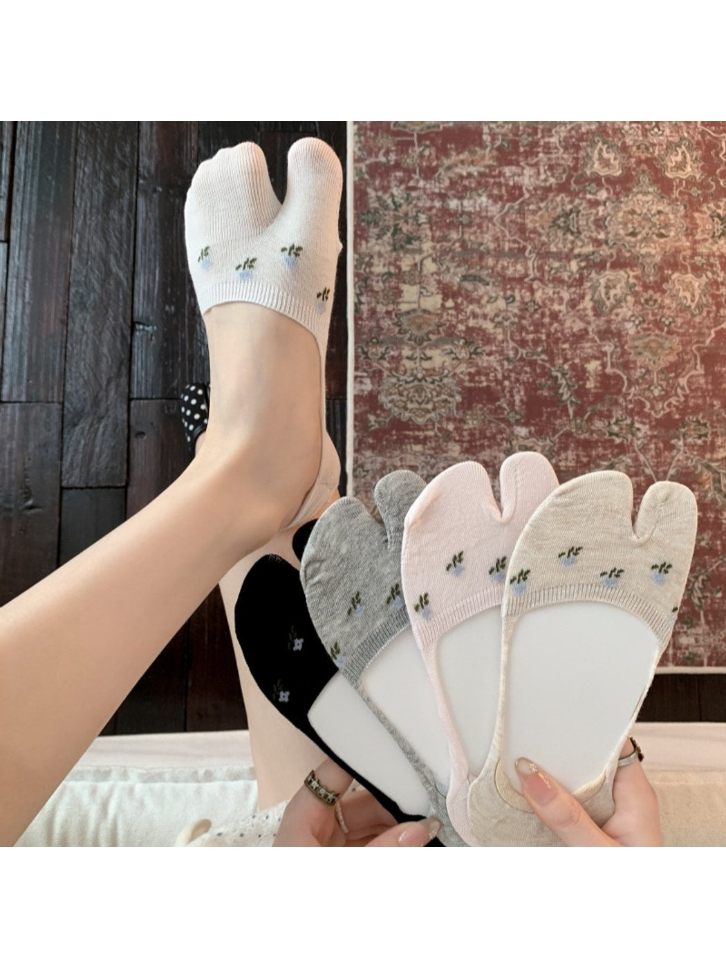 Rufia - Women's Split Toe Floral No-Show Socks