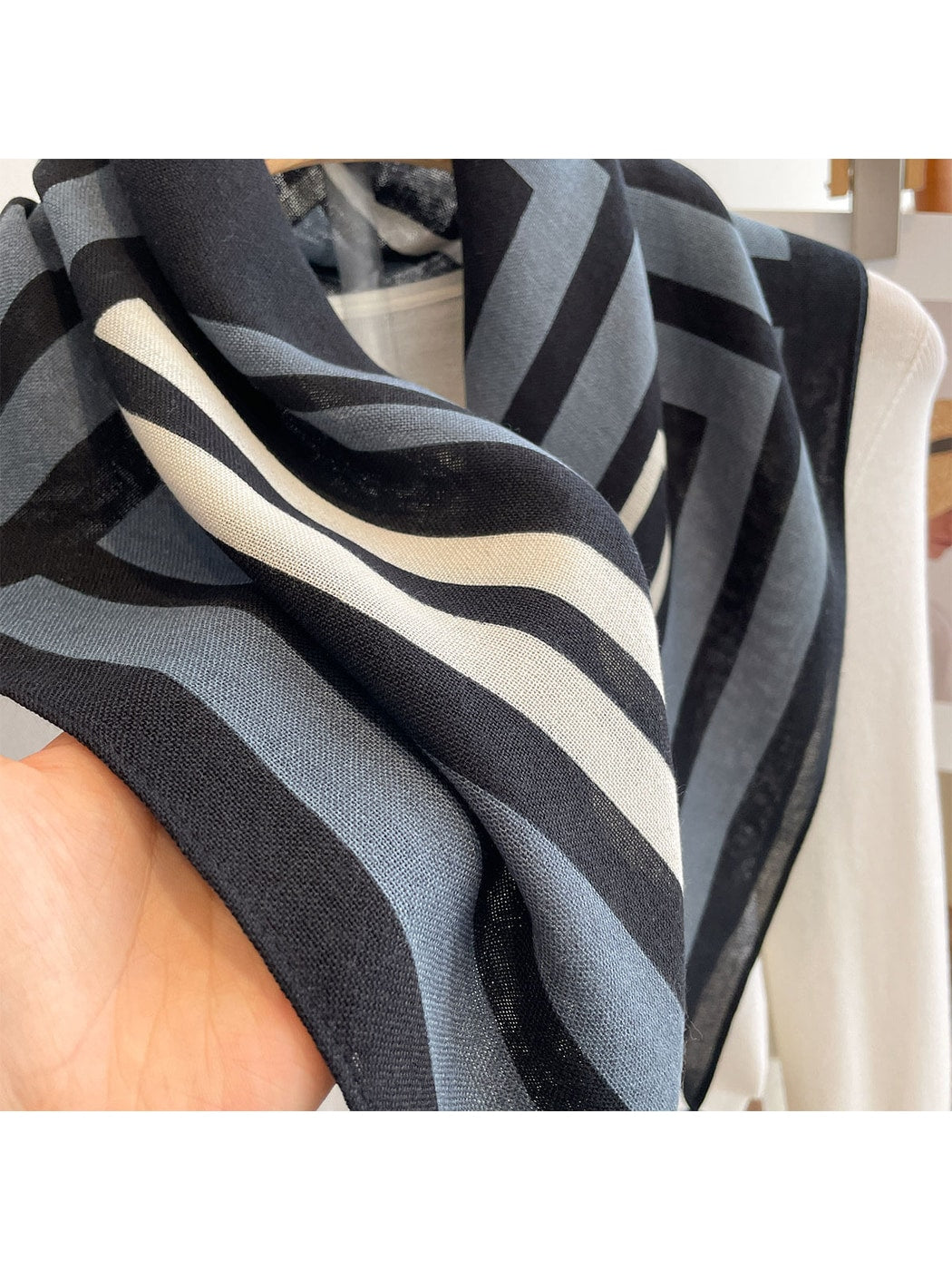 Scarvii - Retro Geometric Print Tassels Square Scarf