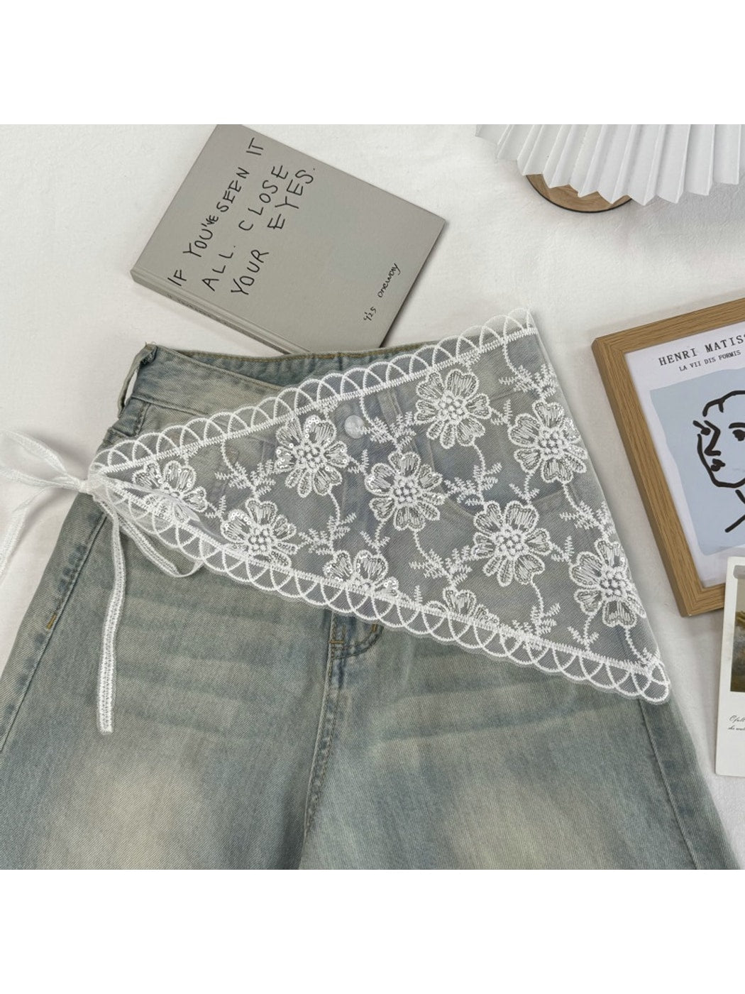 Scarvii - White Floral Lace Triangle Scarf