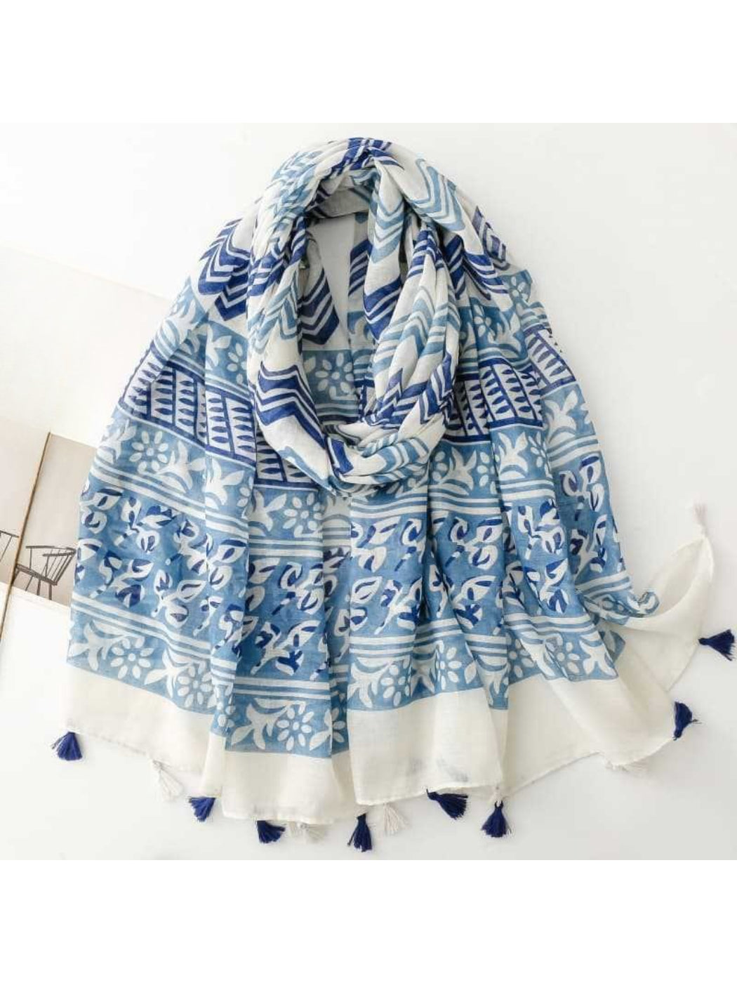 Scarvii - Flowing Geometric Stripe Print Scarf