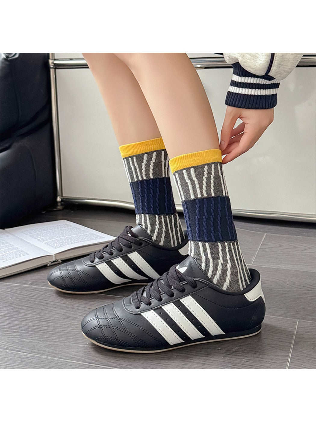 Rufia - Graffiti Embossed Retro Mid-Calf Socks