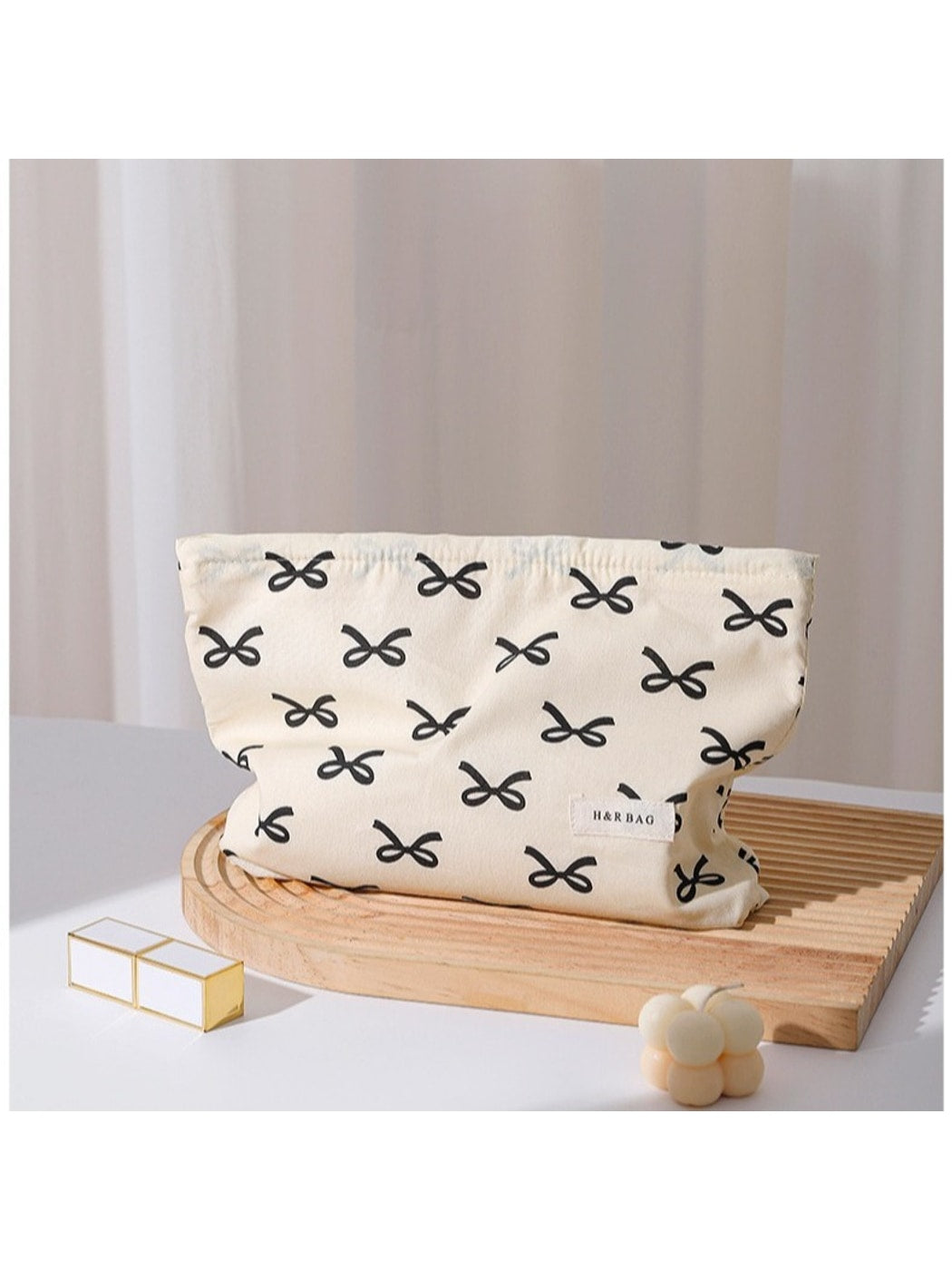 Cosbai - Sweet Style Bow Print Makeup Storage Bag
