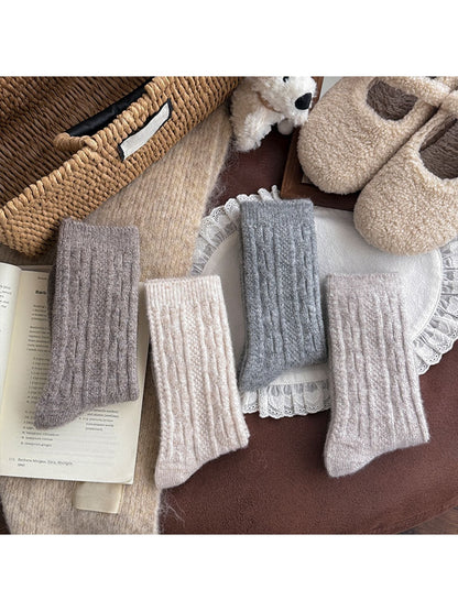 Rufia - Solid Color Ribbed Casual Crew Socks