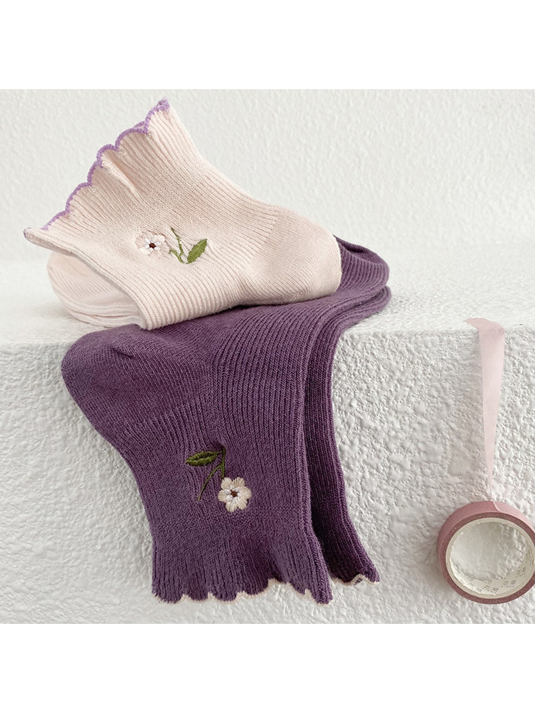 Rufia - Scalloped Floral Embroidered Ankle Socks