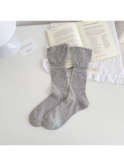 Rufia - Elegant Ruffle Trim Solid Color Crew Socks