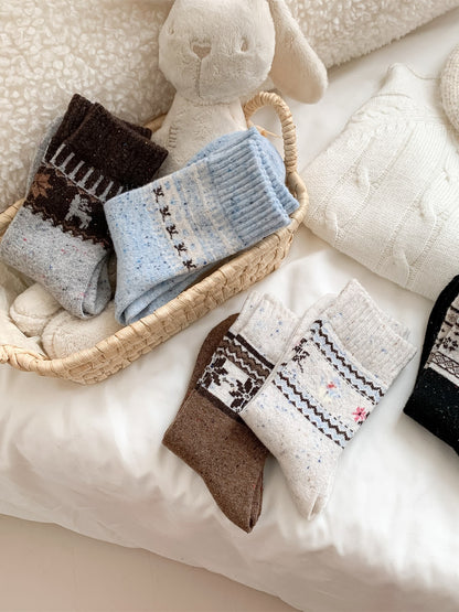 Rufia – Retro Mid-Calf Socks with Snowflake Pattern