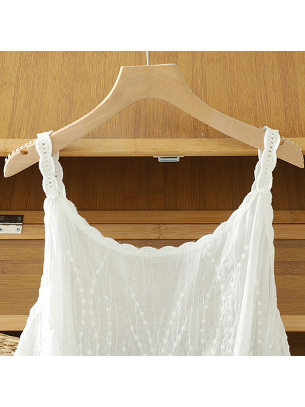 Crosa - Hollow Out Embroidered Geometric Tank Top