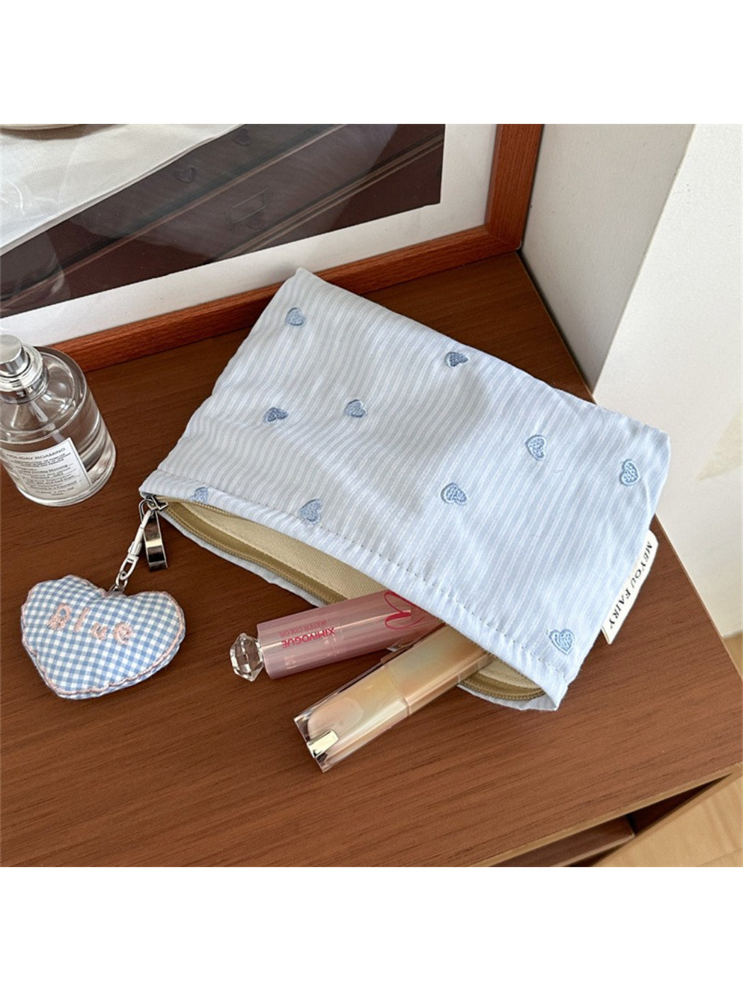 Side view of Cosbai heart pattern cosmetic bag highlighting thickness