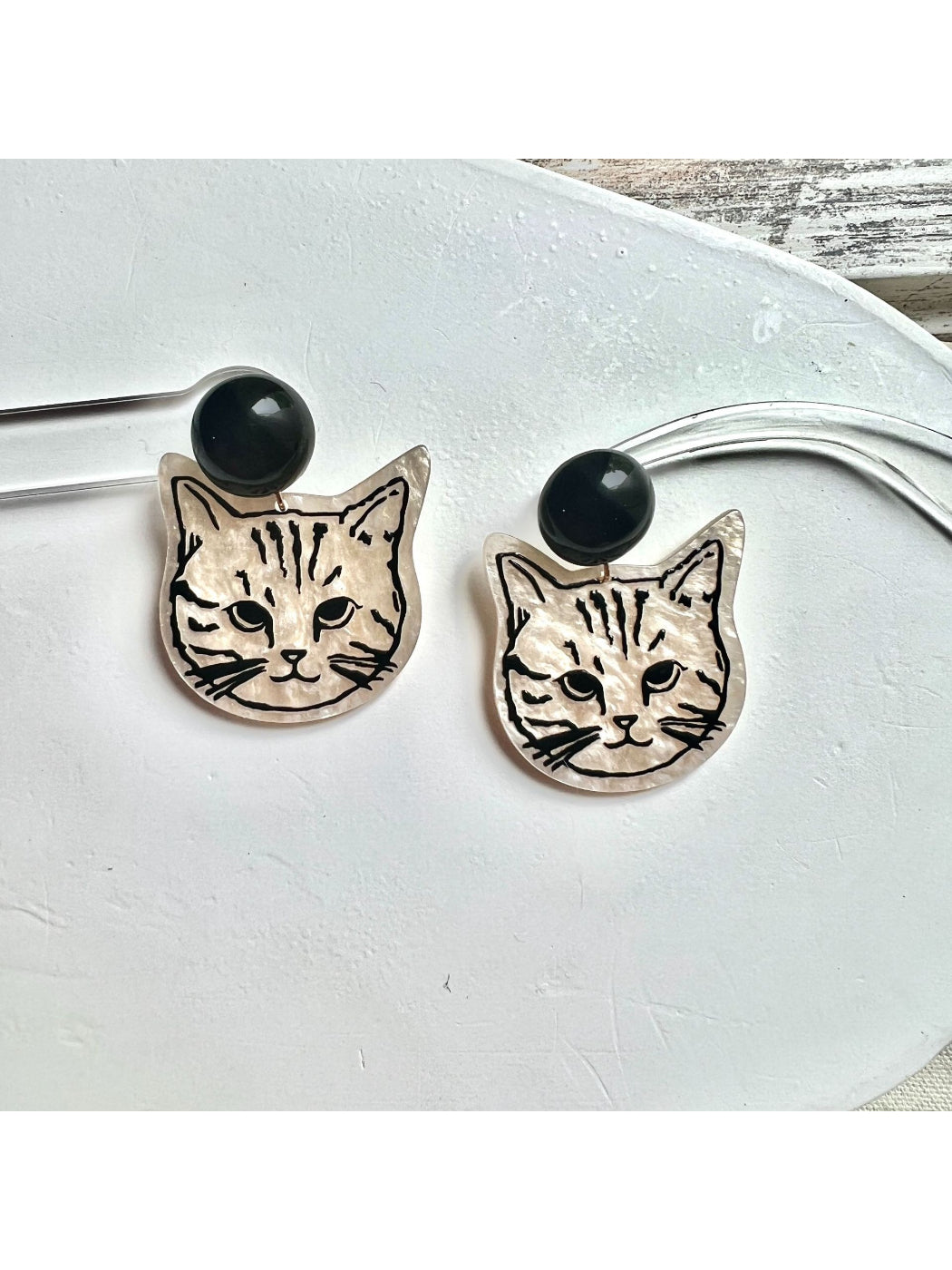 Earwish - Sketch Cat Face Drop Earrings