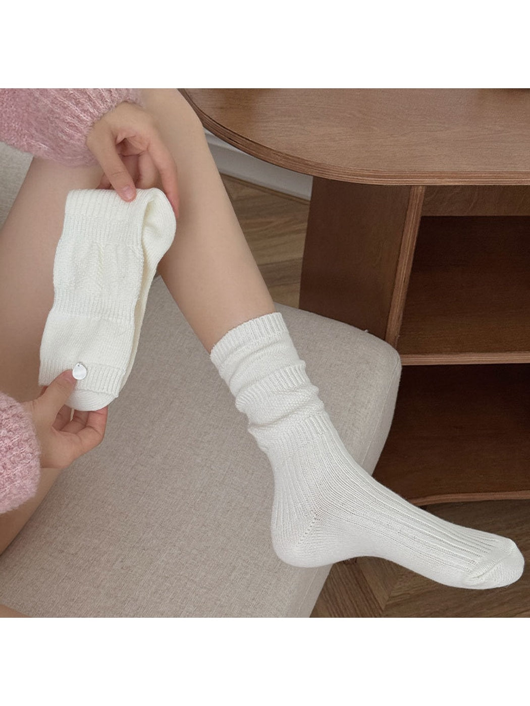 Rufia - Solid Color Button Detail Casual Crew Socks