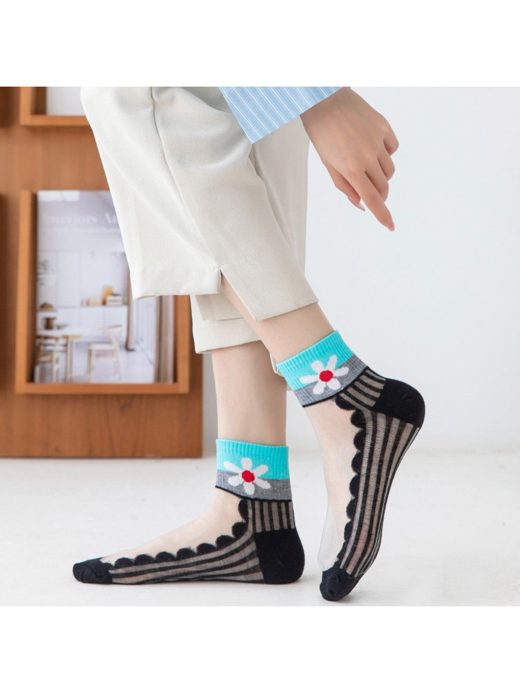 Rufia - Sheer Daisy Ribbed Crew Socks product image 3