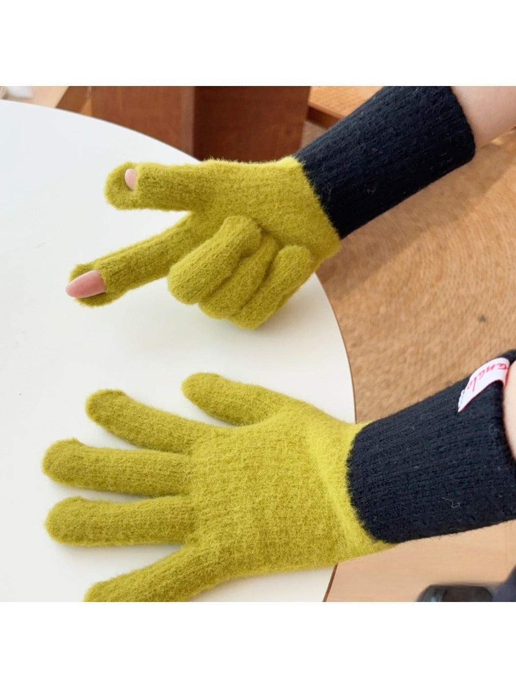 Gloving - Warm Knit Gloves