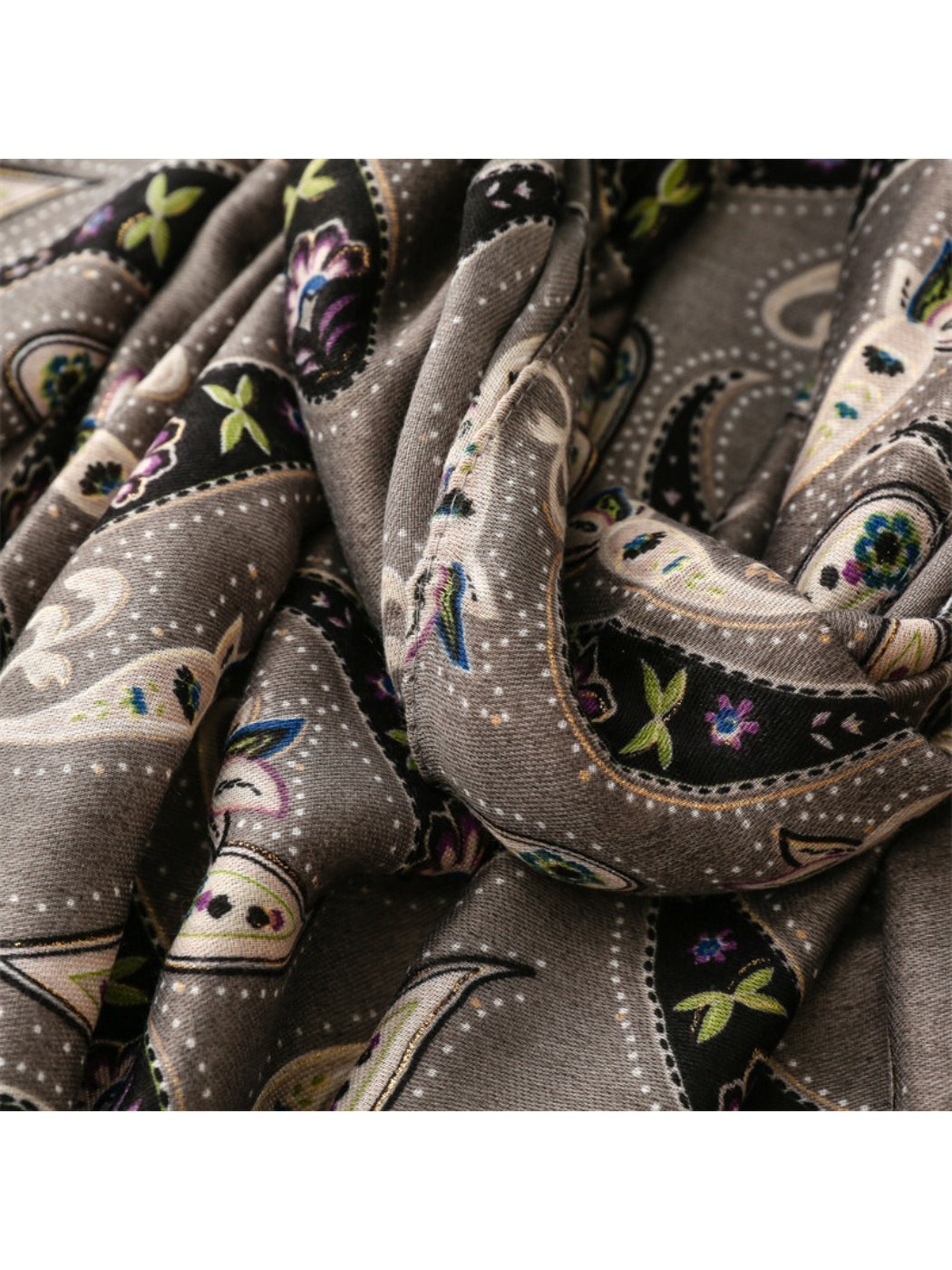 Scarvii - Vintage Paisley Pattern Scarf