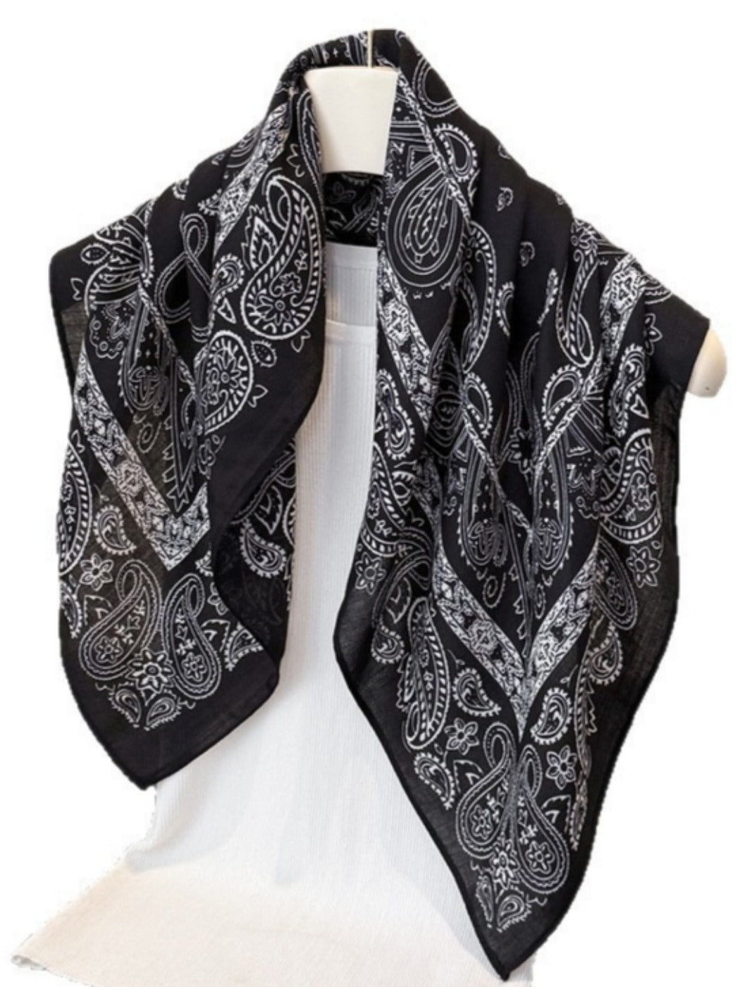 Scarvii - Paisley Print Square Scarf - Vintage & Boho