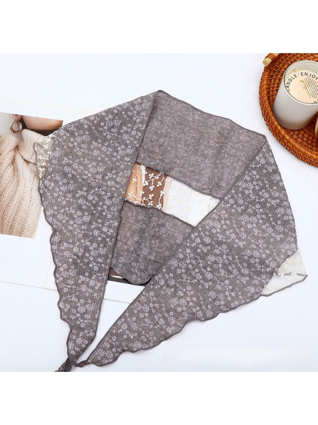 Scarvii - Vintage Lace Floral Print Triangle Bandana