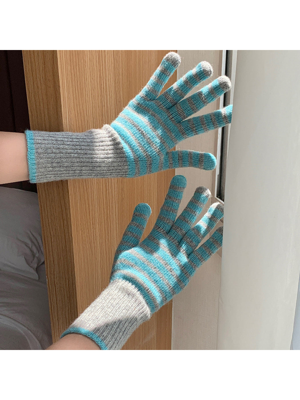 Gloving - Striped Long Ribbed Cuff Gloves