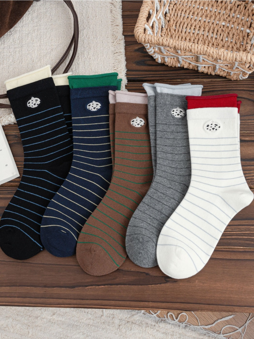 Rufia – Mid-Calf Color Block Cartoon Socks