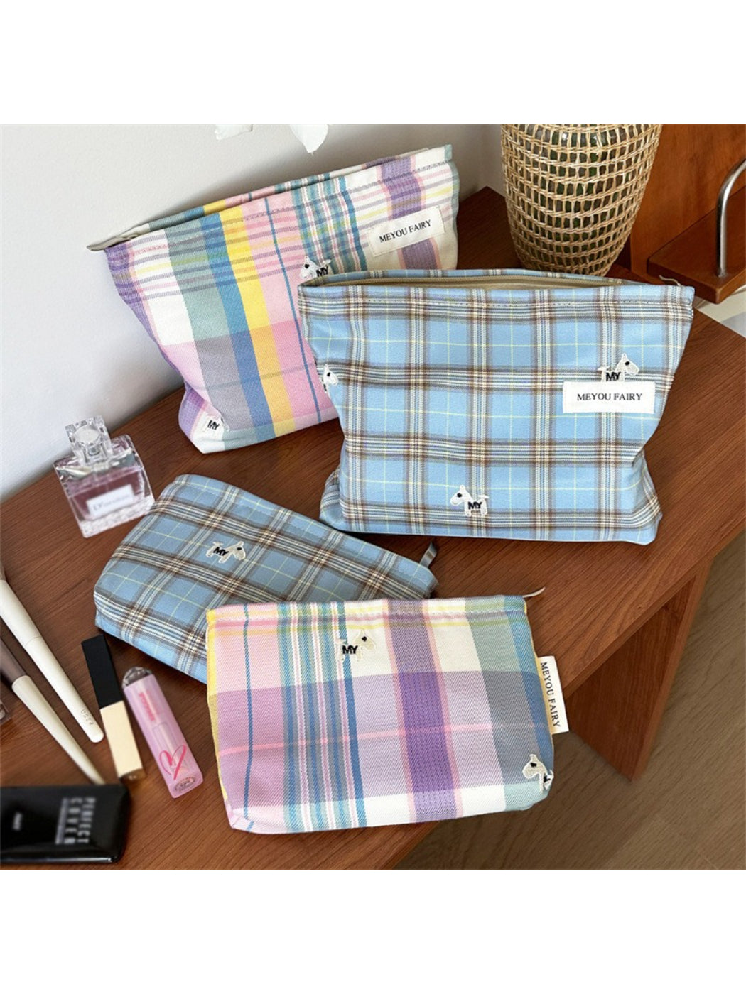Cosbai Classic Plaid Travel Cosmetic Pouch front view closed