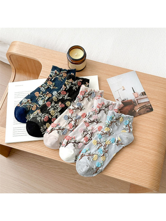 Rufia - Elegant Floral Pattern Ankle Socks