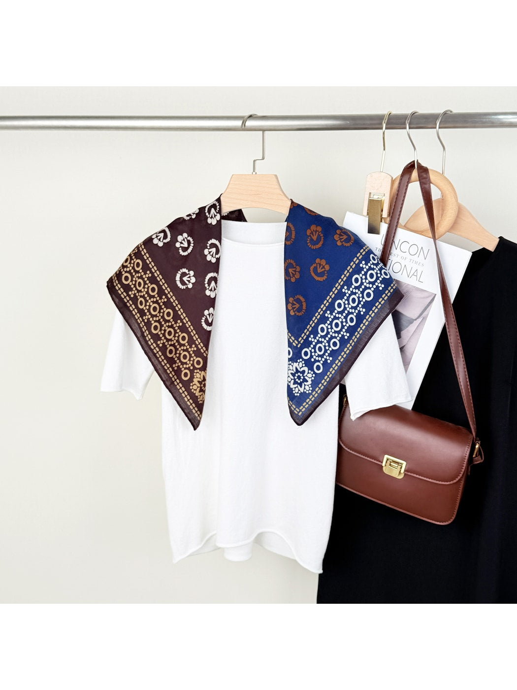 Scarvii - Retro Floral Print Colorblock Square Scarf