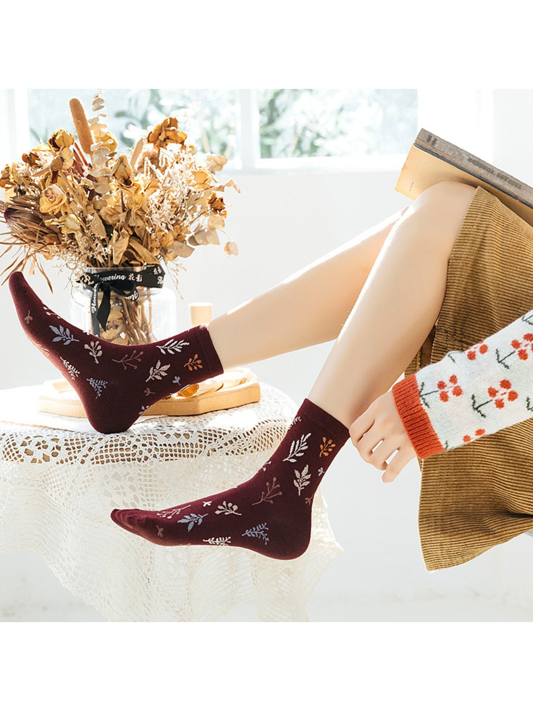 Rufia - Scattered Leaf Motif Knit Crew Socks