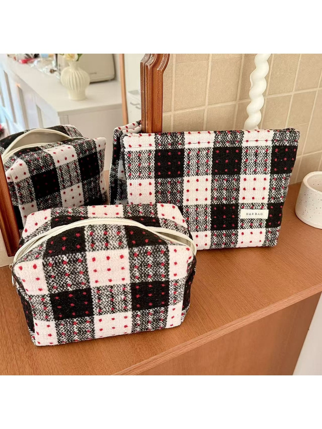 Cosbai - Plaid Polka Dots Handheld Women's Cosmetic Bag
