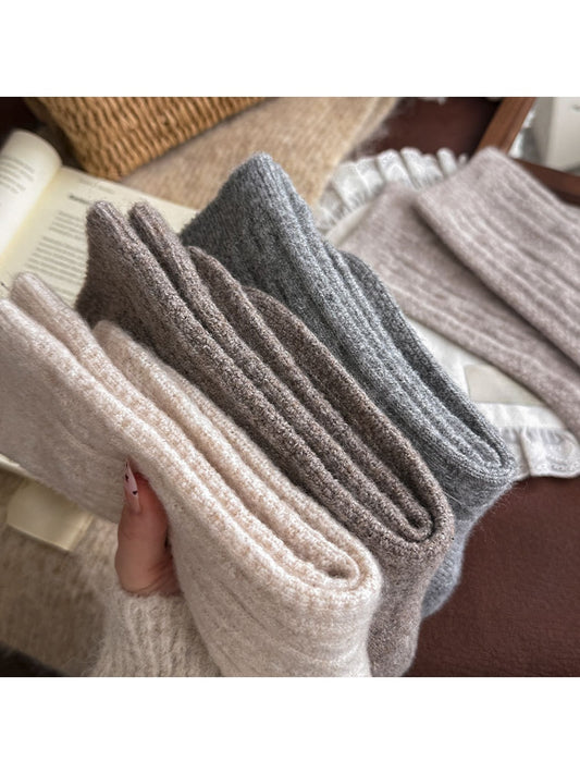 Rufia - Solid Color Ribbed Casual Crew Socks