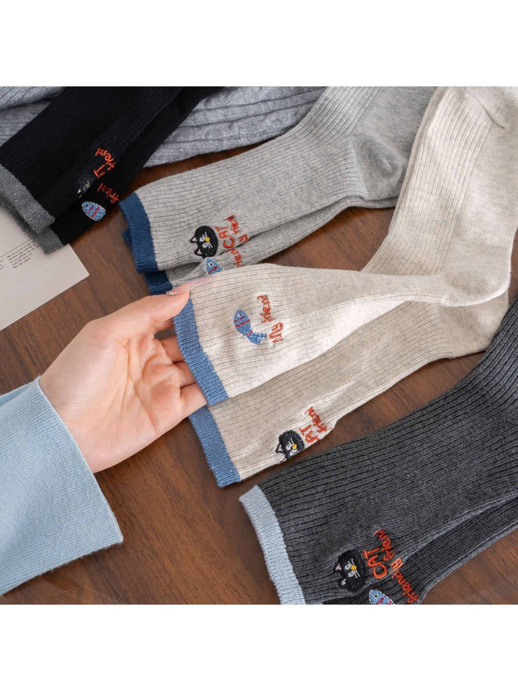 Rufia – Color-Block Cat & Fish Embroidery Socks