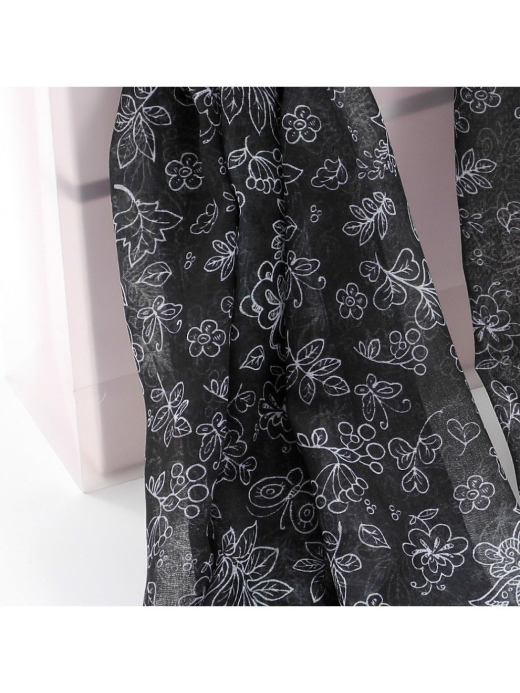 Scarvii - Black White Floral Print Scarf
