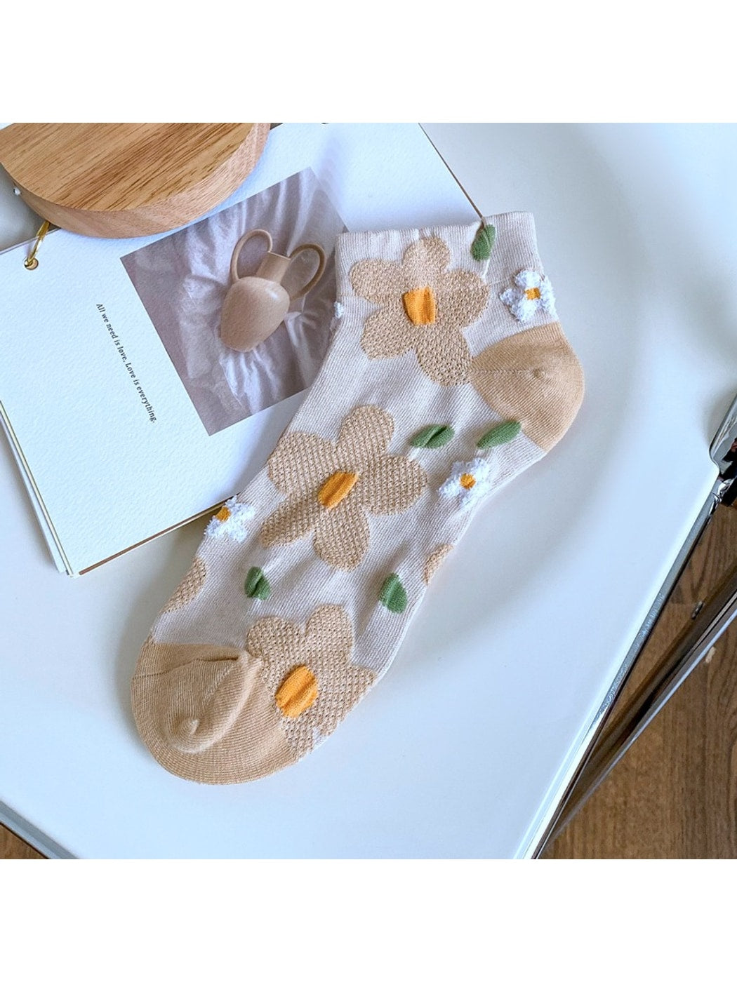 Rufia - Playful Flower Motif Casual Ankle Socks