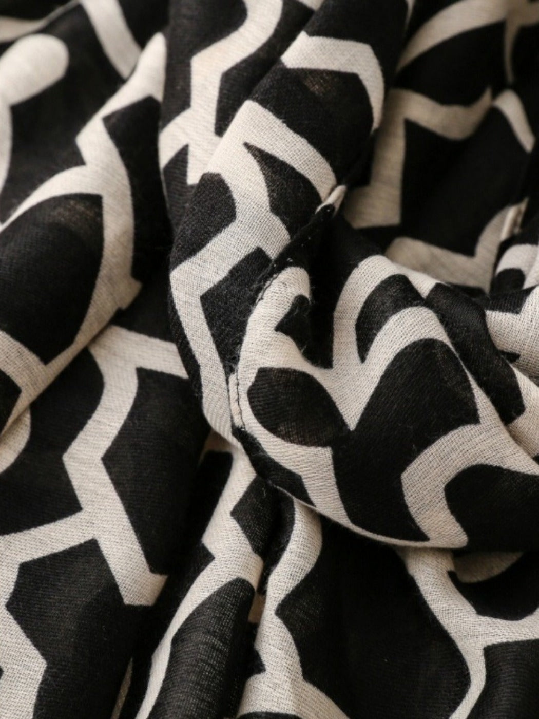 Scarvii - Minimalist Geometric Print Scarf & Shawls