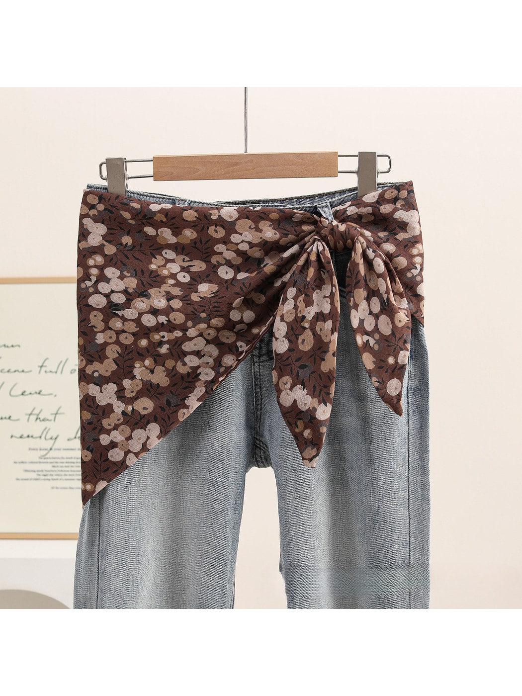Scarvii - Retro Small Floral Print Triangle Scarf