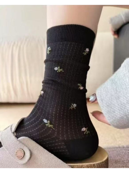 Rufia - Dainty Floral Hollow Knit Crew Socks