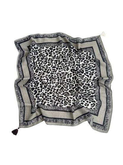 Scarvii - Classic Leopard Pattern Fashion Square Scarf