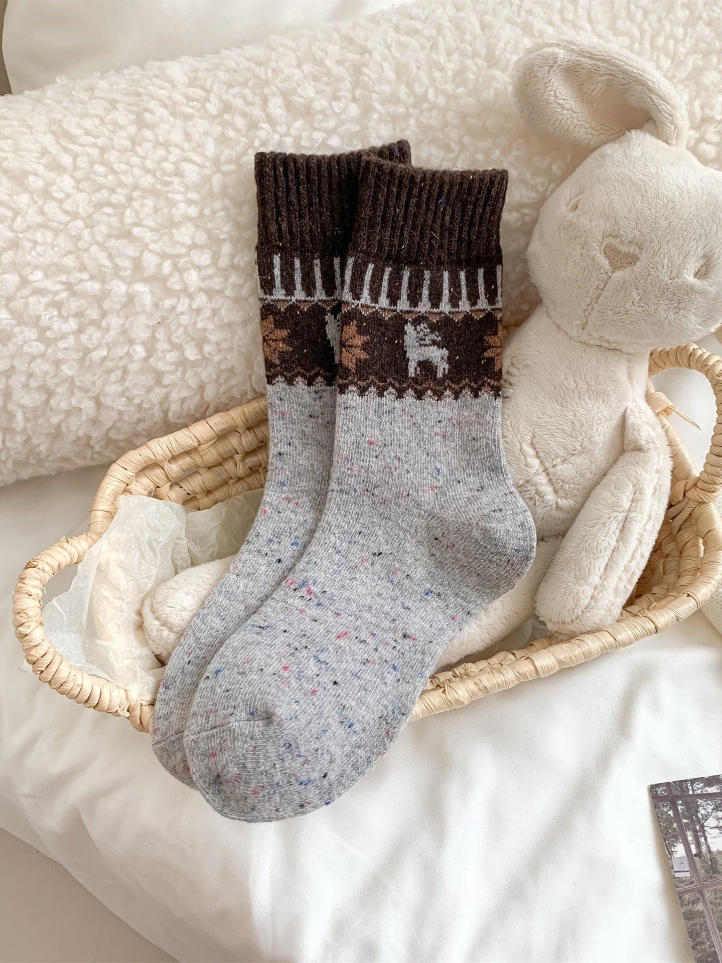 Rufia – Retro Mid-Calf Socks with Snowflake Pattern