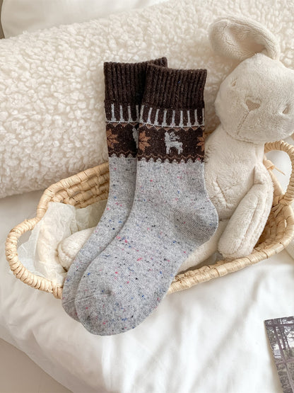 Rufia – Retro Mid-Calf Socks with Snowflake Pattern