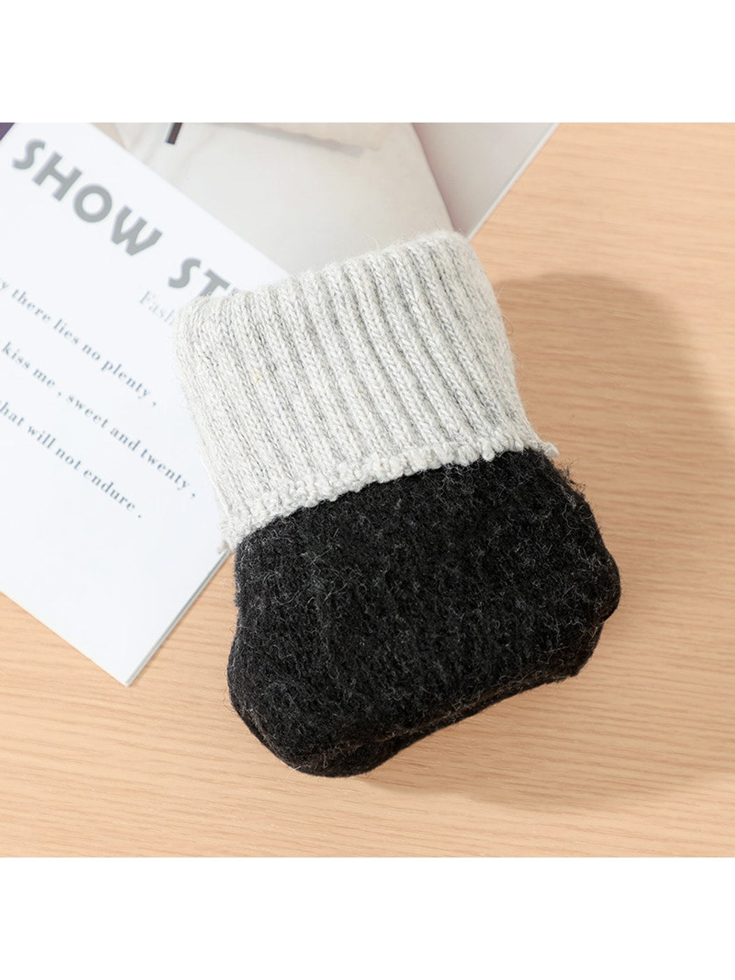 Gloving - Women's Snowflake Jacquard Knit Winter Mittens