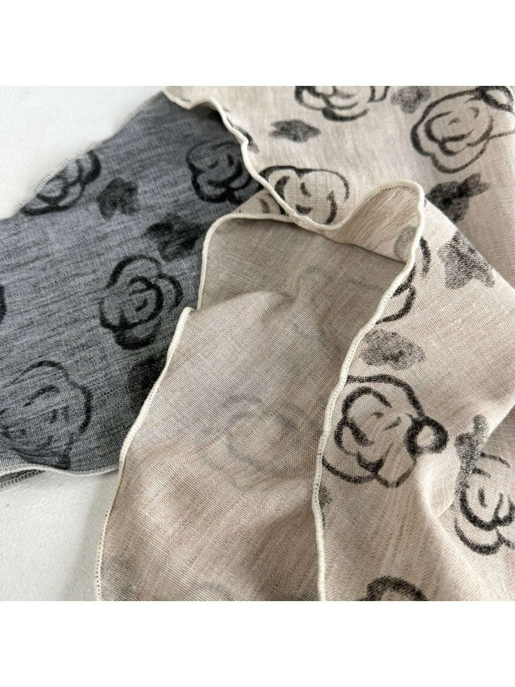 Scarvii - Floral Print Tie End Triangle Bandana