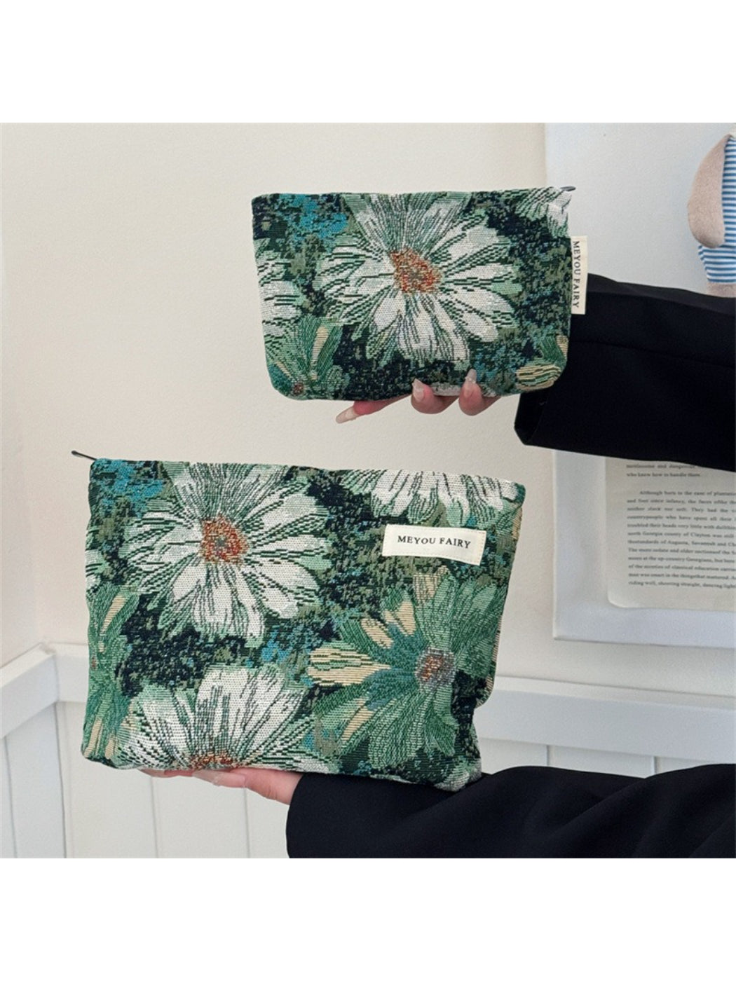 Cosbai - Vintage Jacquard Floral Pouch